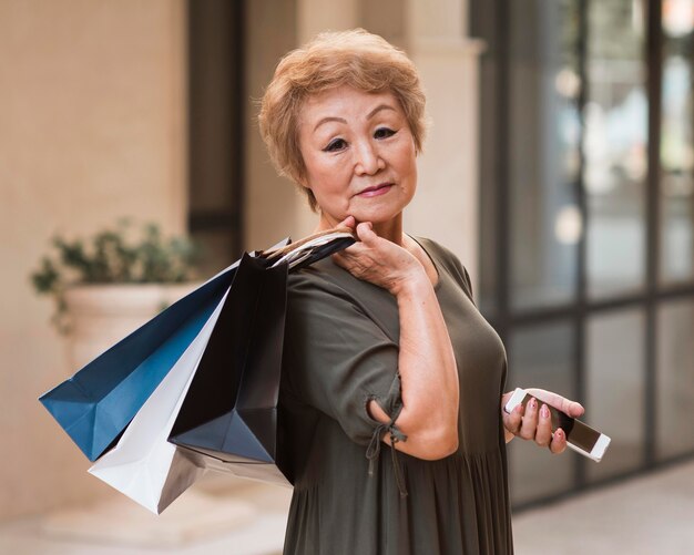 Side view woman holding shopping bags