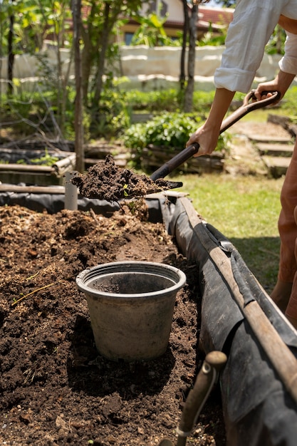 Free photo side view woman holding shovel