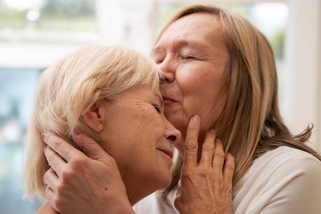 Free photo side view woman kidding lover