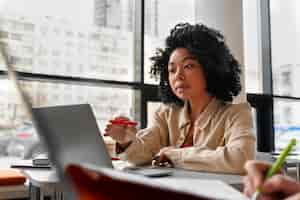 Free photo side view woman studying in classroom