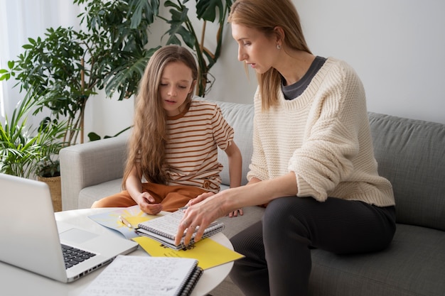 Free photo side view woman teaching english