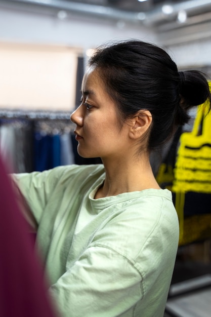 Free photo side view woman at thrift shop