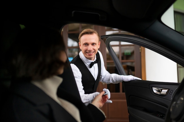 Free photo side view woman with car