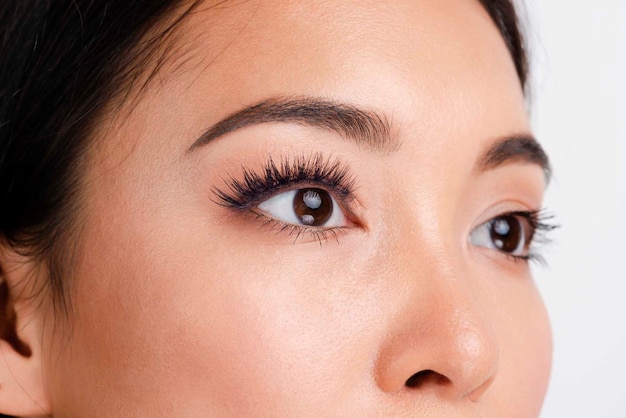 Side view woman with eyelashes extension posing