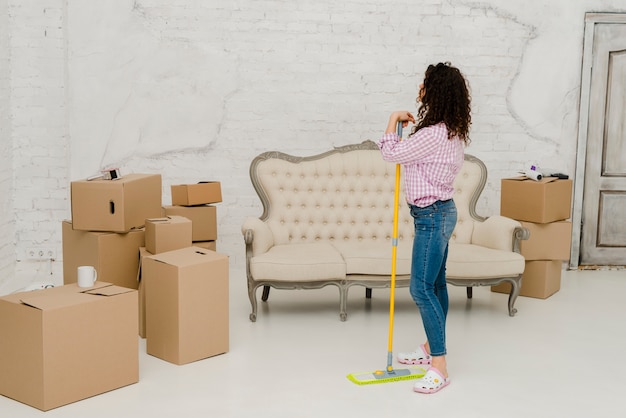 Free photo side view woman with mop