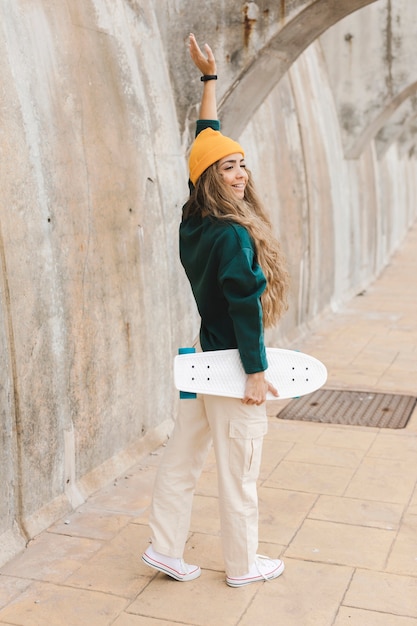 Free photo side view woman with skateboard