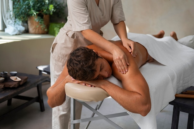 Free photo side view woman working at a spa