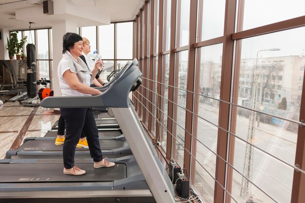 Side view women at gym