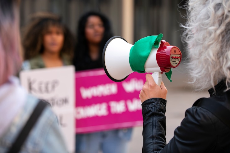 Free Photo side view women protesting outdoors