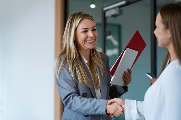 Side view women shaking hands