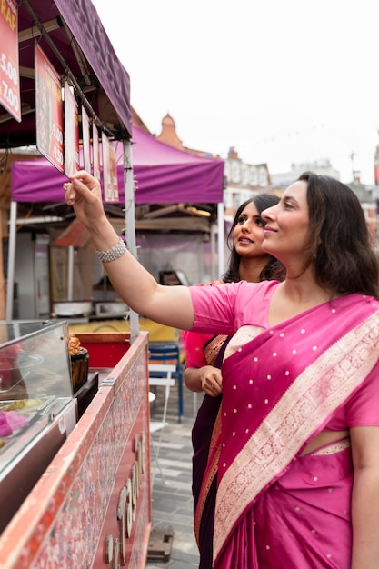 Side view women shopping together