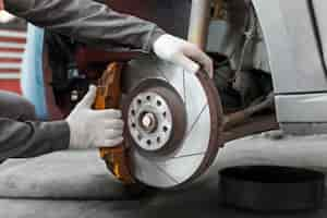 Free photo side view worker repairing car