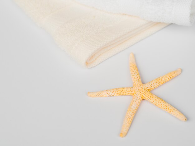 Sideways seastar and towels