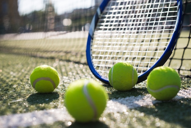 Free photo sideways tennis racket and balls