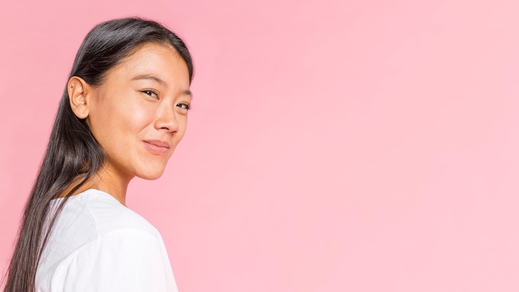 Free Photo sideways woman smirking at camera