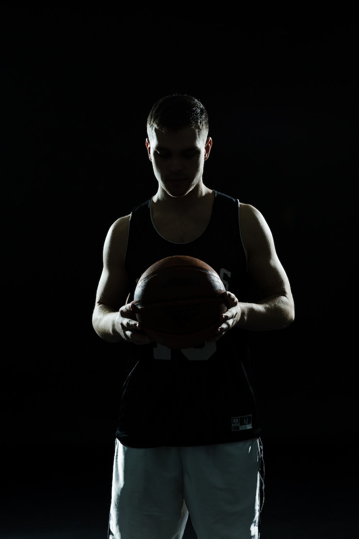 Free Photo silhouette of basketball player with ball