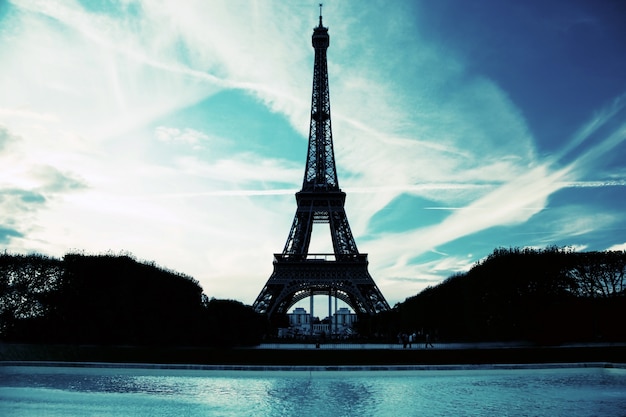 에펠 탑의 실루엣