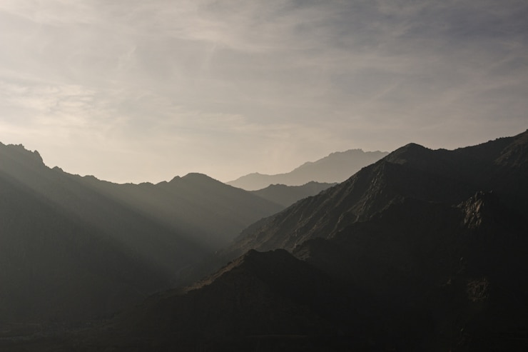 Free Photo silhouette of mountains with beautiful scenery of sunset
