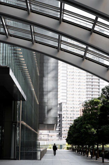 Free photo silhouette of person in the city