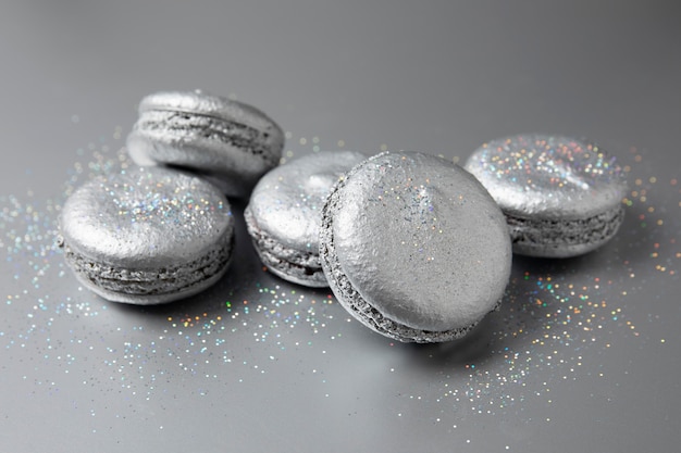 Free photo silver aesthetic wallpaper with macarons