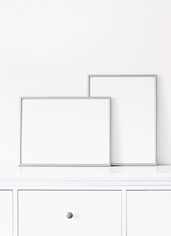 Серебряная рамка на белой мебели роскошный домашний декор и дизайн для печати макета плаката и печати ...
