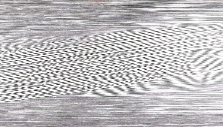 मुफ़्त फोटो a silver metal surface with lines drawn on it.