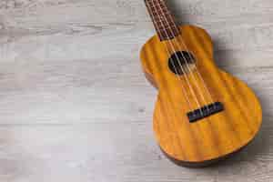 Free photo simple classical wooden musical guitar on wooden background