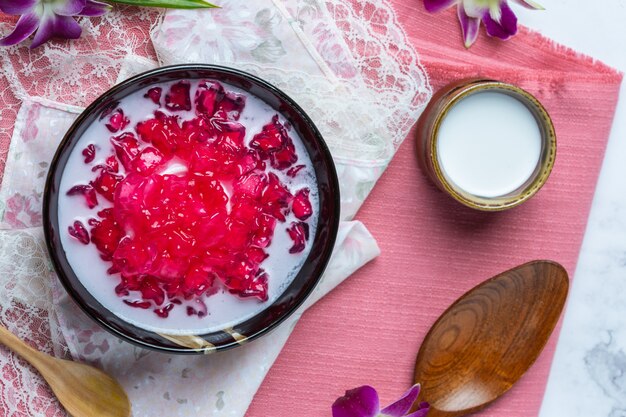 Simulated pomegranate in coconut syrup, cassava, Thai dessert.