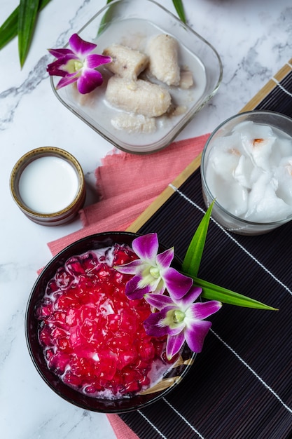 Simulated pomegranate in coconut syrup, cassava, Thai dessert.