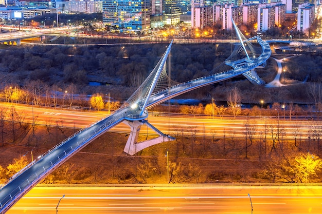 新吉地区、ソウル、韓国の夜のスカイライン。