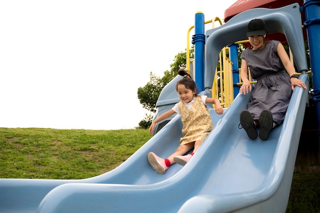 Free photo single mom playing with her daughter