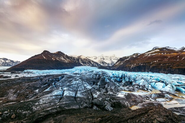 アイスランドのヴァトナヨークトル国立公園、スカフタフェル氷河。
