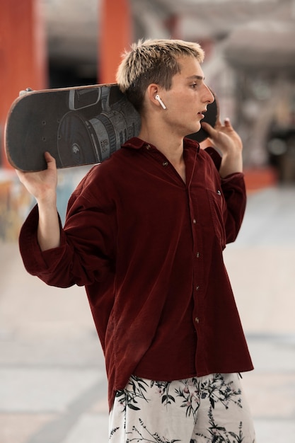 Free photo skate parkteens at skate park