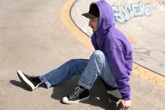 Free Photo | Skater wearing trucker hat