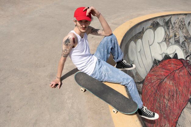 Skater wearing trucker hat