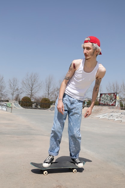 Skater wearing trucker hat