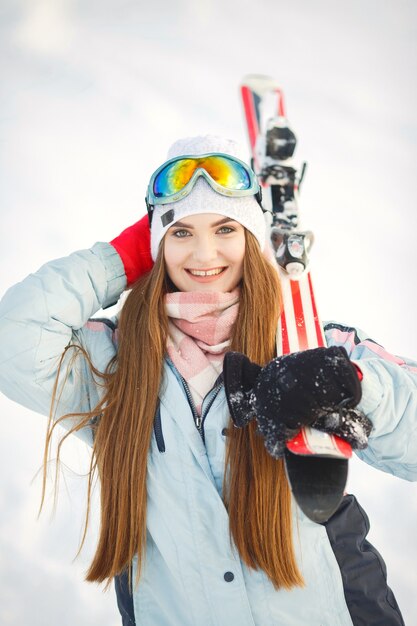 Free photo skier on a mountain slope posing against a background of snow-capped mountains