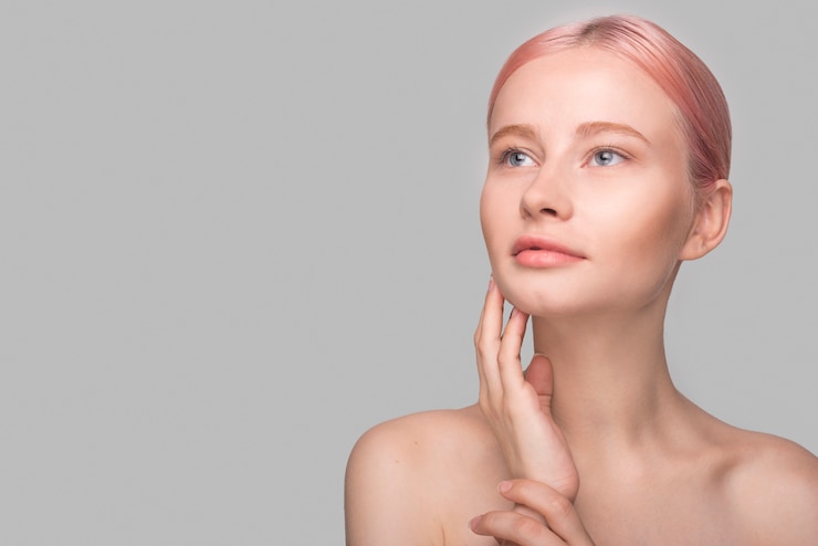 Free Photo skin care concept with beautiful woman
