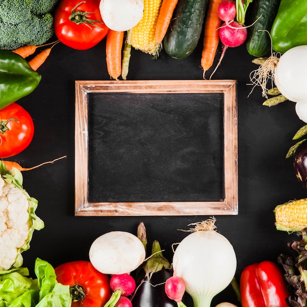 Free photo slate framed by vegetables