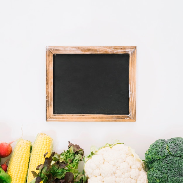 Free photo slate with vegetables on bottom