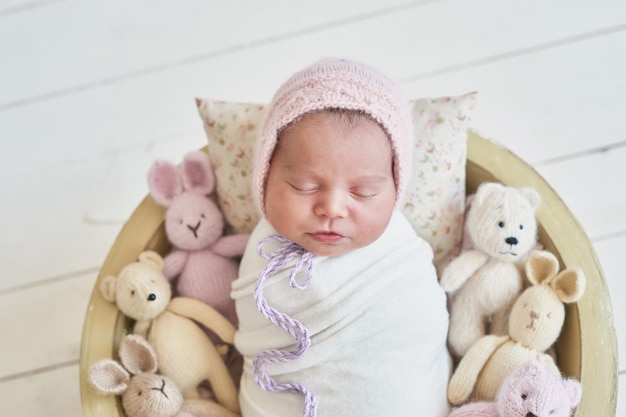 Спящий новорожденный Premium Фотографии
