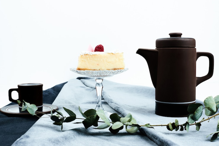Free Photo a slice of cheesecake with coffee set.