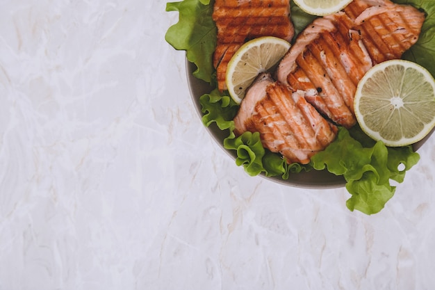 Free photo slice of grilled salmon