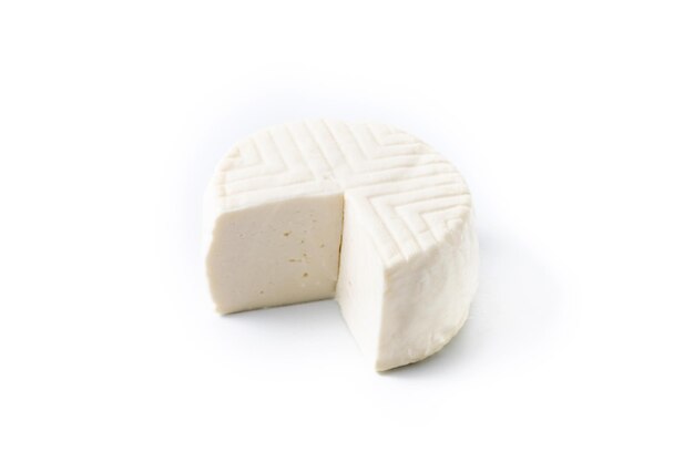 색 바탕에 분리 된 소 우유에서 만들어진 색 치즈