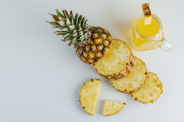 Sliced pineapple with juice