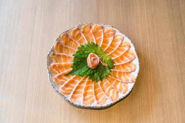 Free photo sliced salmon sashimi