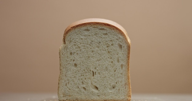 Free photo slices of bread showing the bread texture closeup