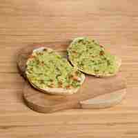 Foto gratuita fette di pane con guacamole