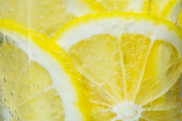 Free photo slices of freshly cut lemon