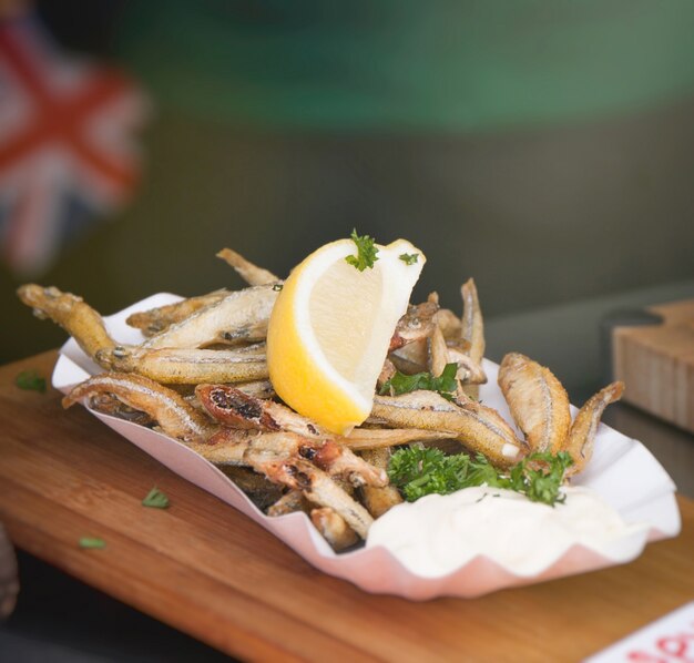 Small anchovies with lemon